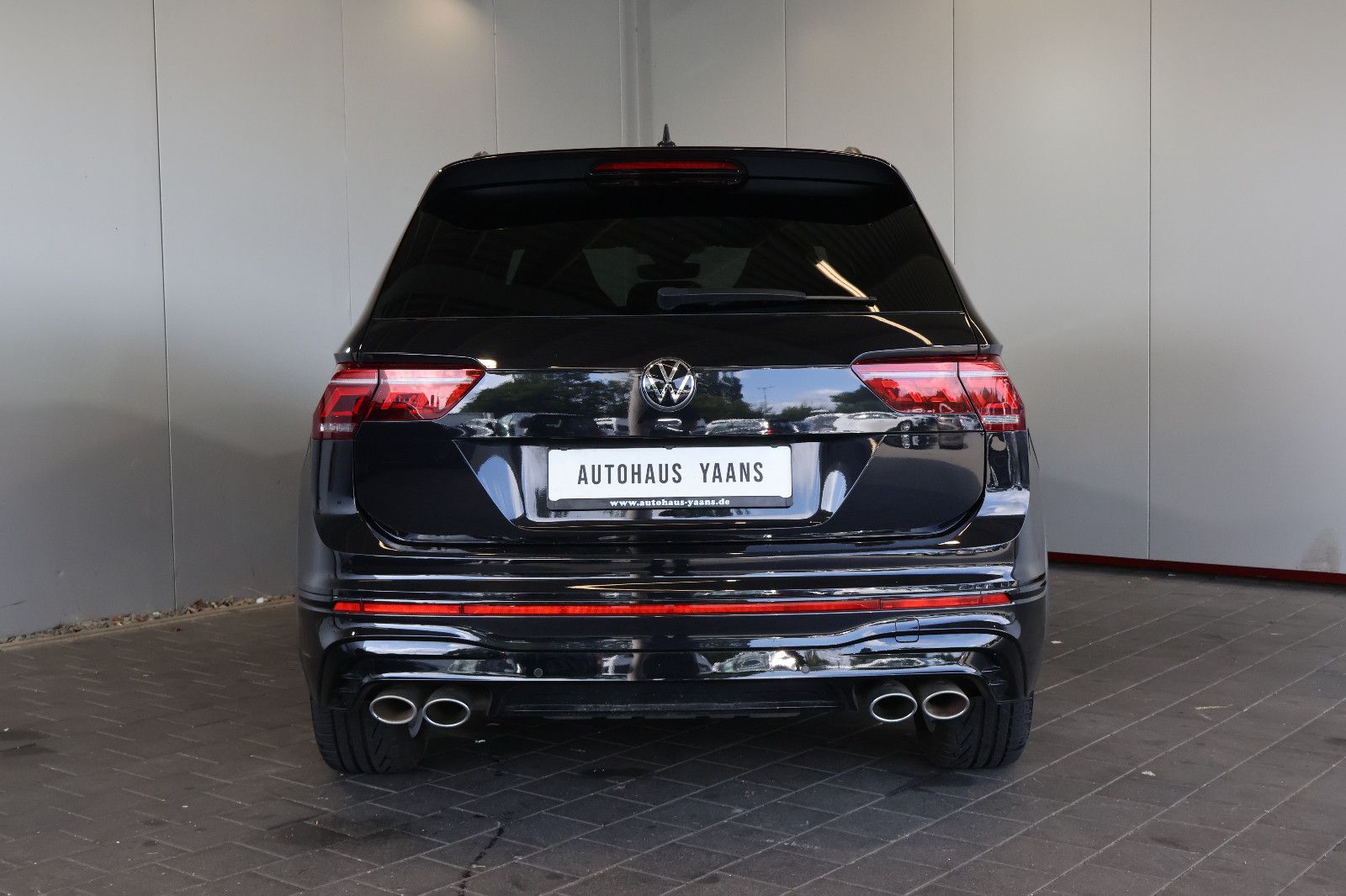 Volkswagen Tiguan 2022 г. Чёрный, пробег 37150 км