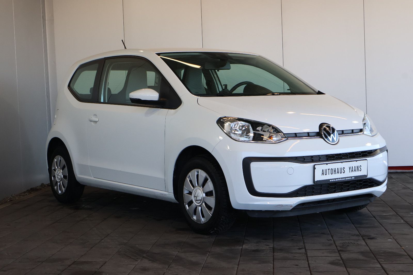 Volkswagen up! 2021 г. Белый, пробег 39950 км