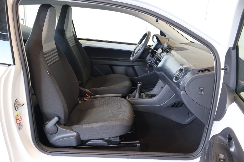 Volkswagen up! 2021 г. Белый, пробег 39950 км