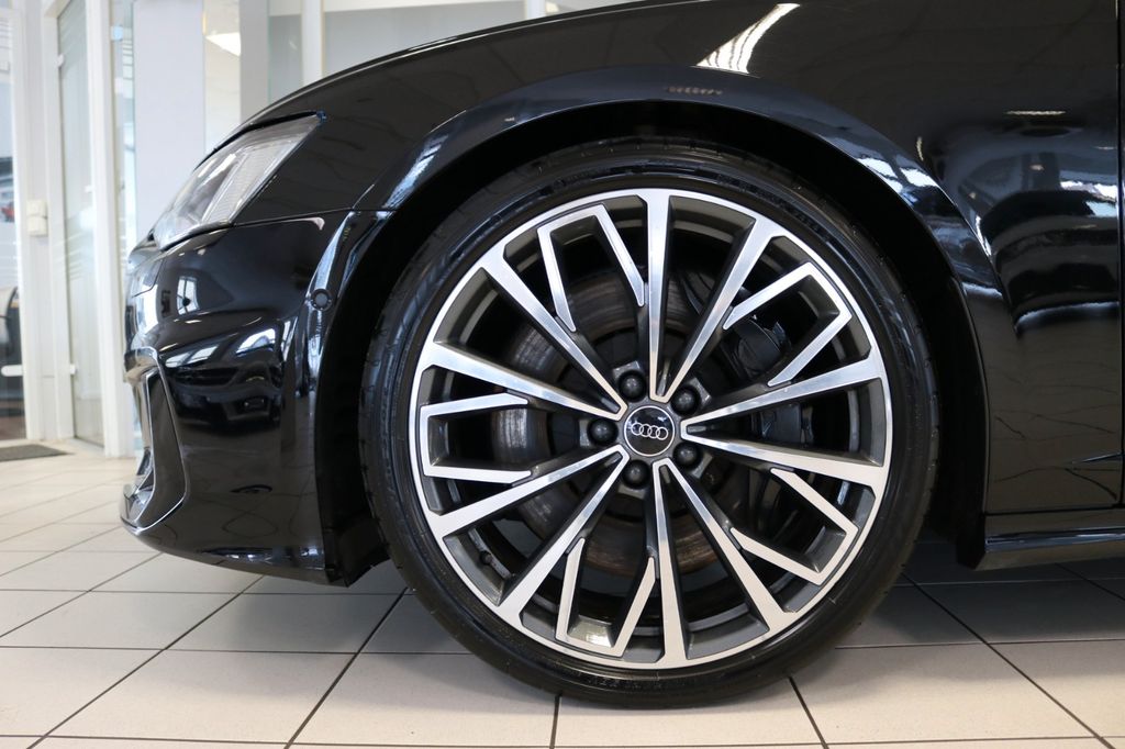 Audi S6 2023 г. Чёрный, пробег 52402 км