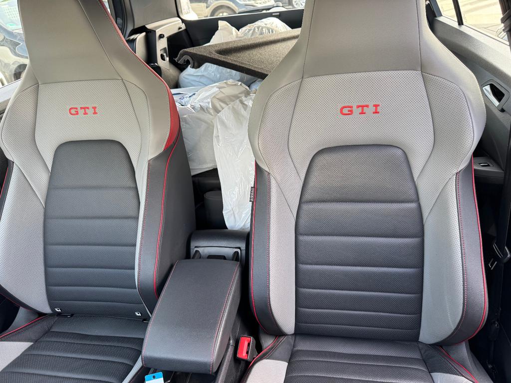 Volkswagen Golf 2024 г. Серый, пробег 32445 км