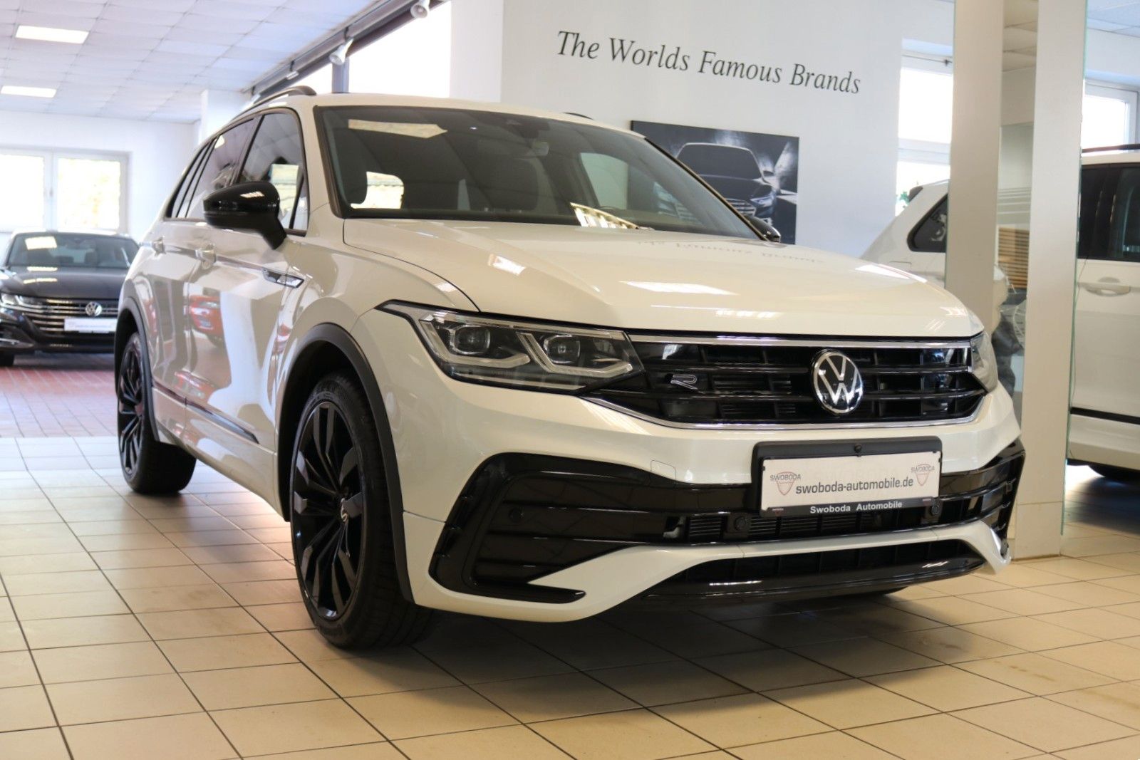 Volkswagen Tiguan 2022 г. Белый, пробег 51013 км