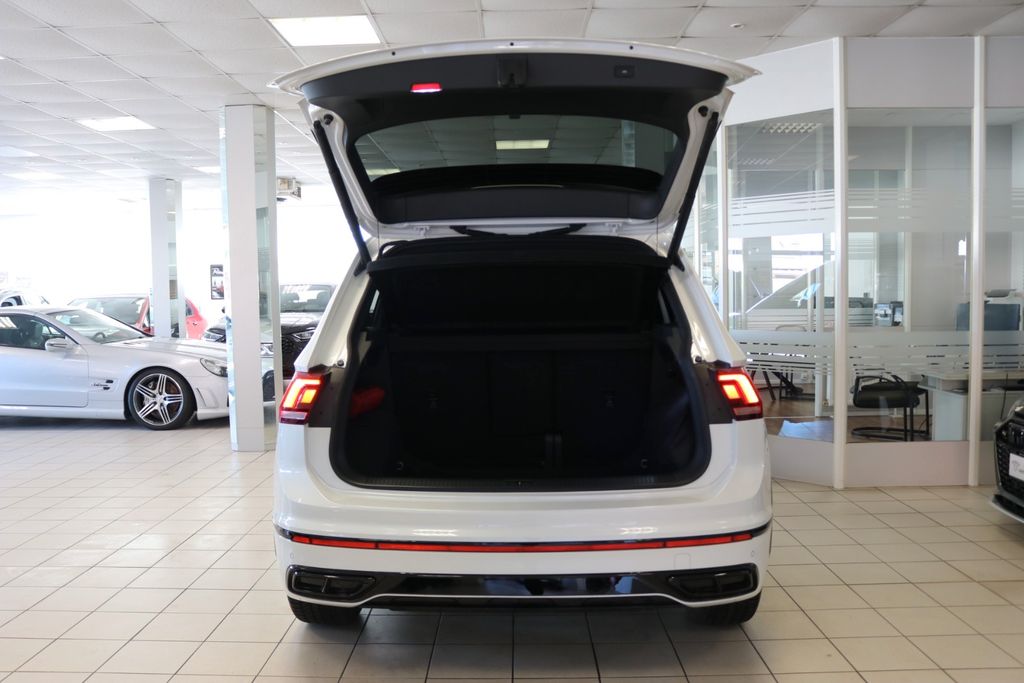 Volkswagen Tiguan 2022 г. Белый, пробег 51013 км