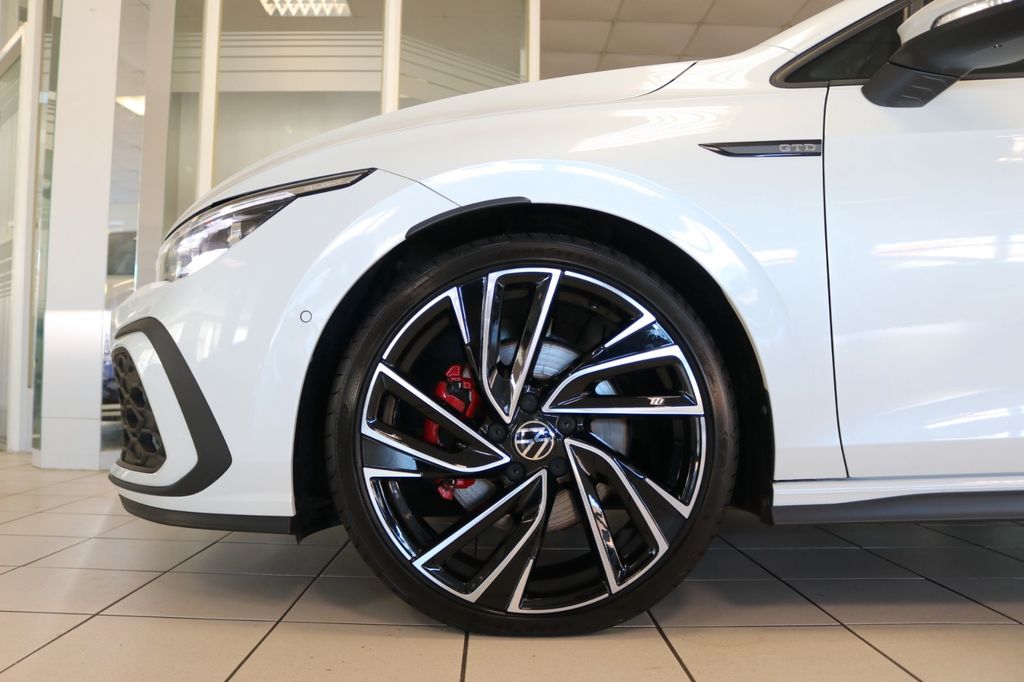 Volkswagen Golf 2021 г. Белый, пробег 54952 км