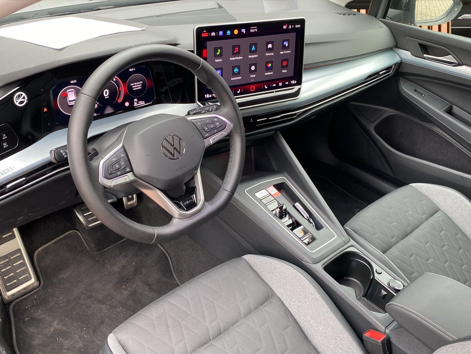 Volkswagen Golf 2025 г. Серый, пробег 24972 км