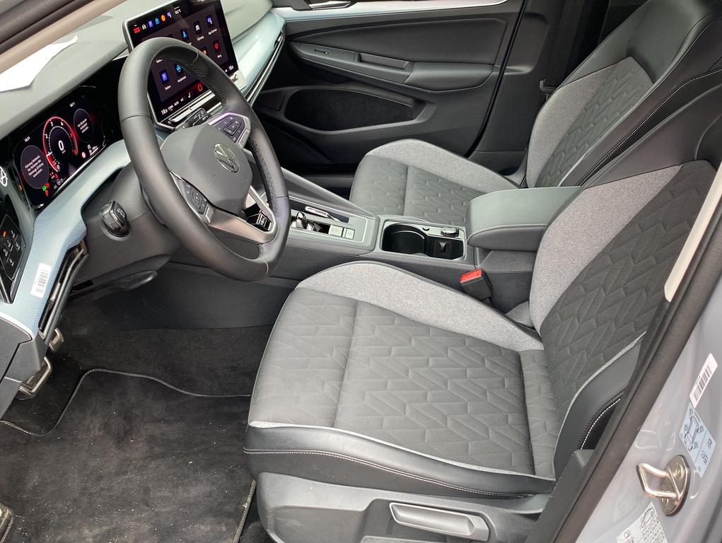Volkswagen Golf 2025 г. Серый, пробег 24972 км