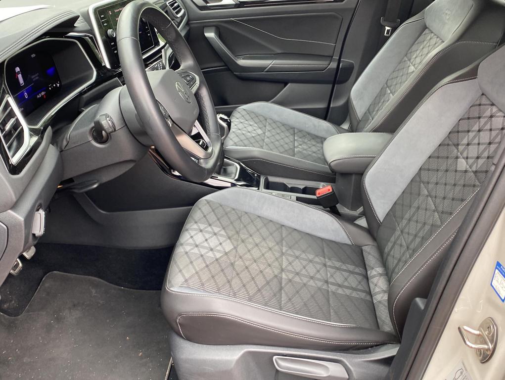 Volkswagen T-Roc 2024 г. Золотистый, пробег 45634 км