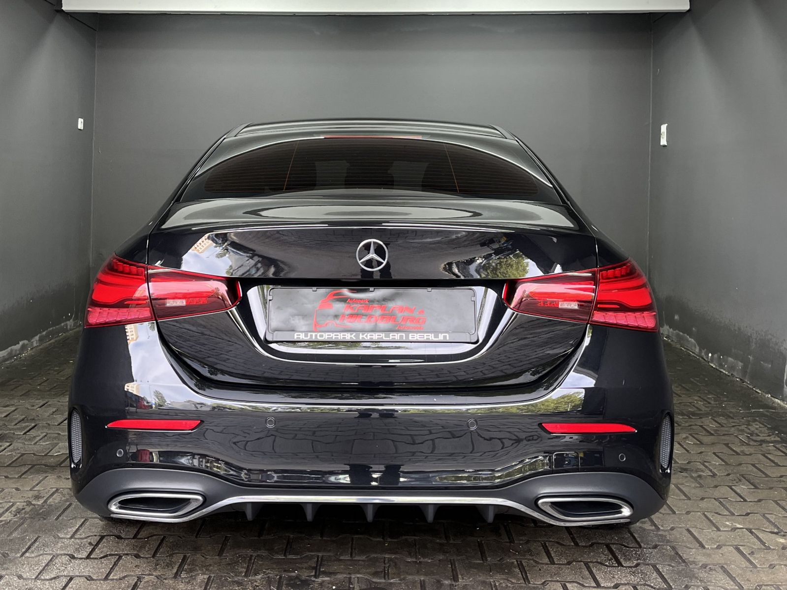 Mercedes-Benz A 180 2023 г. Чёрный, пробег 54000 км