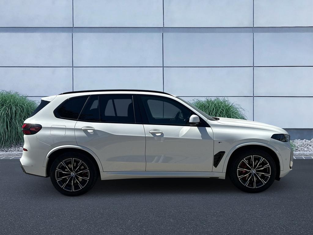 BMW X5 2023 г. Белый, пробег 51431 км