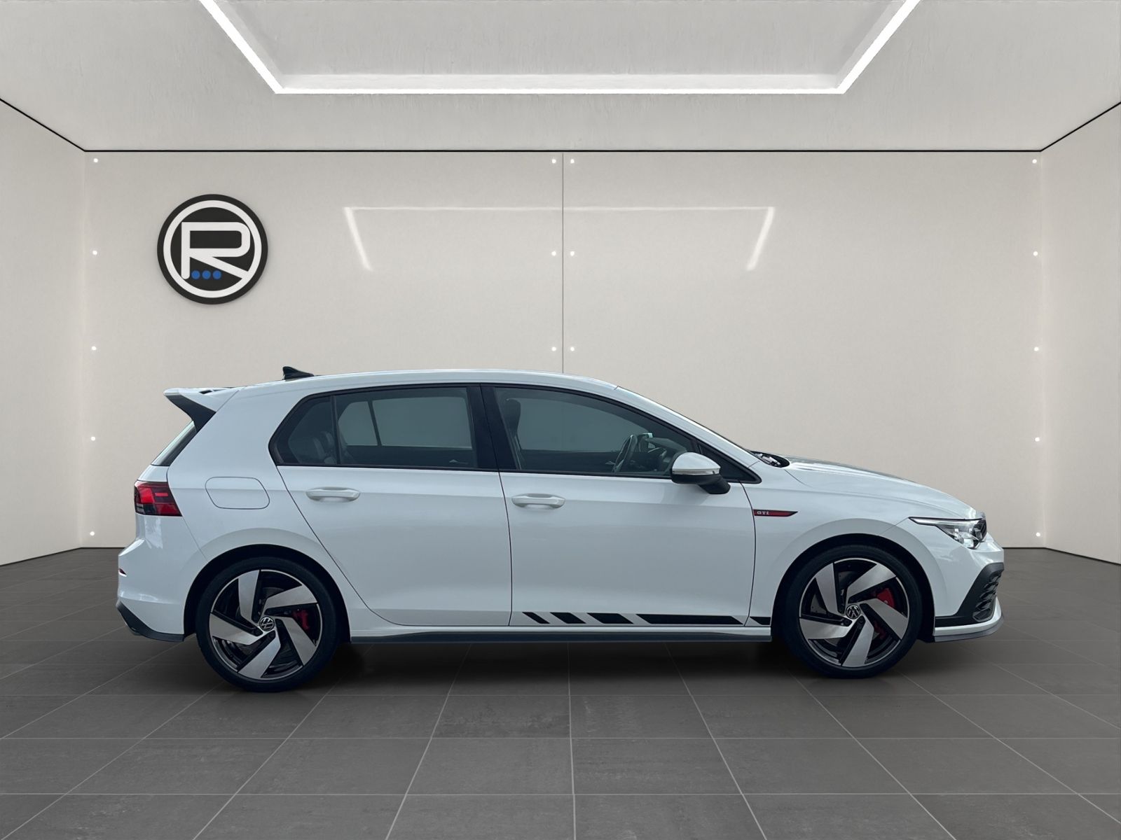 Volkswagen Golf 2024 г. Белый, пробег 29092 км