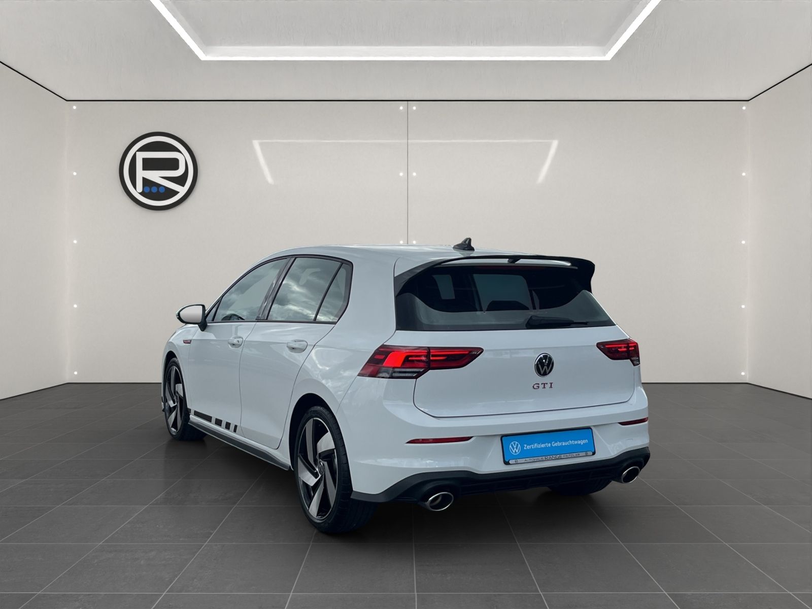 Volkswagen Golf 2024 г. Белый, пробег 29092 км