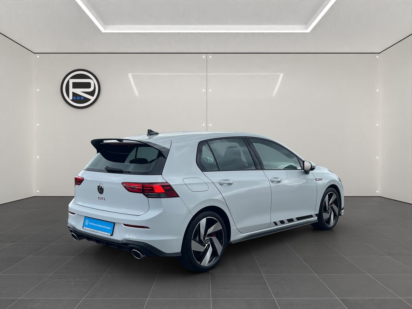 Volkswagen Golf 2024 г. Белый, пробег 29092 км