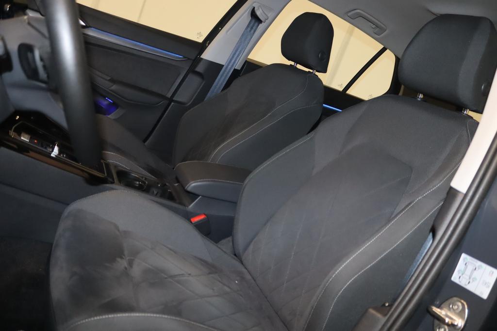 Volkswagen Golf 2024 г. Серый, пробег 35400 км