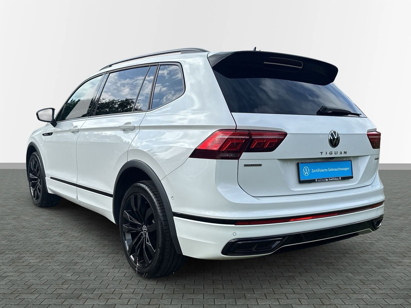 Volkswagen TIGUAN ALLSPACE 2022 г. Белый, пробег 58644 км