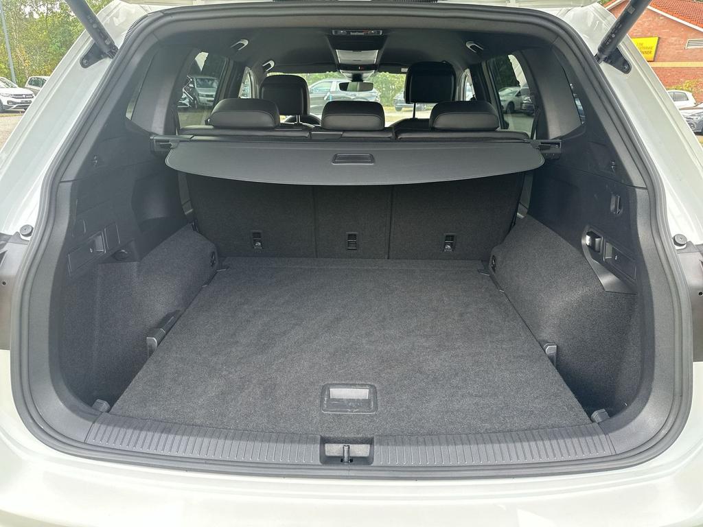 Volkswagen TIGUAN ALLSPACE 2022 г. Белый, пробег 58644 км
