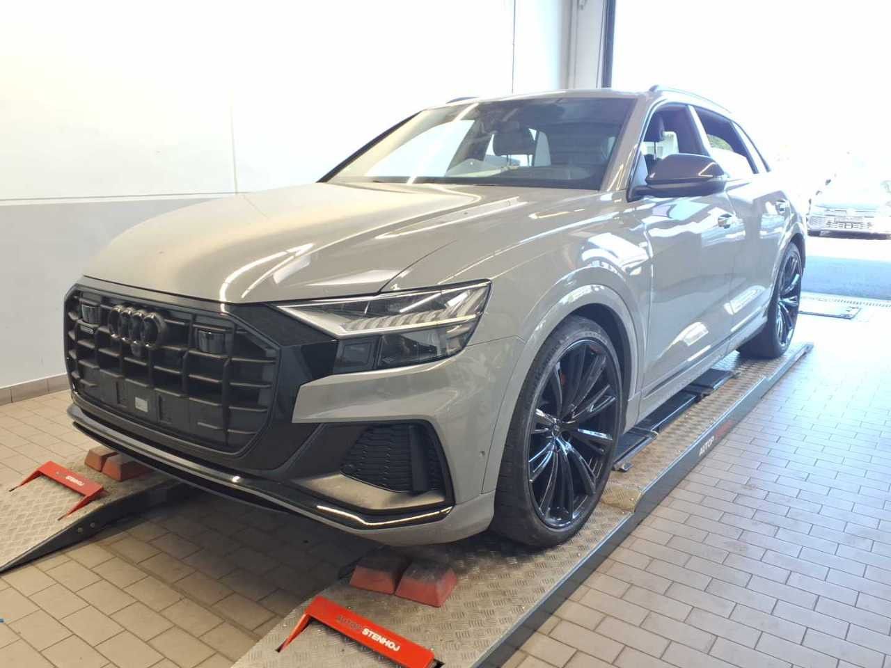 Audi Q8 2023 г. Серый, пробег 50982 км