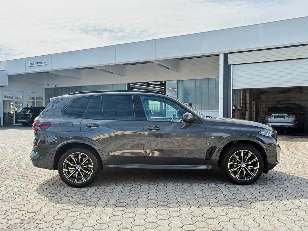 BMW X5 2025 г. Серый, пробег 26004 км