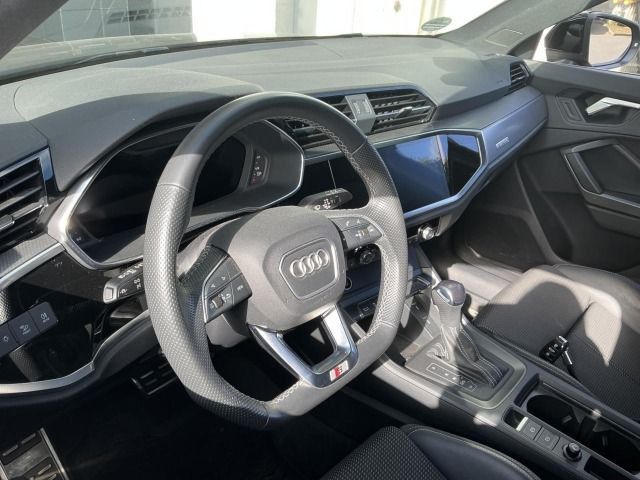 Audi Q3 2022 г. Чёрный, пробег 40352 км