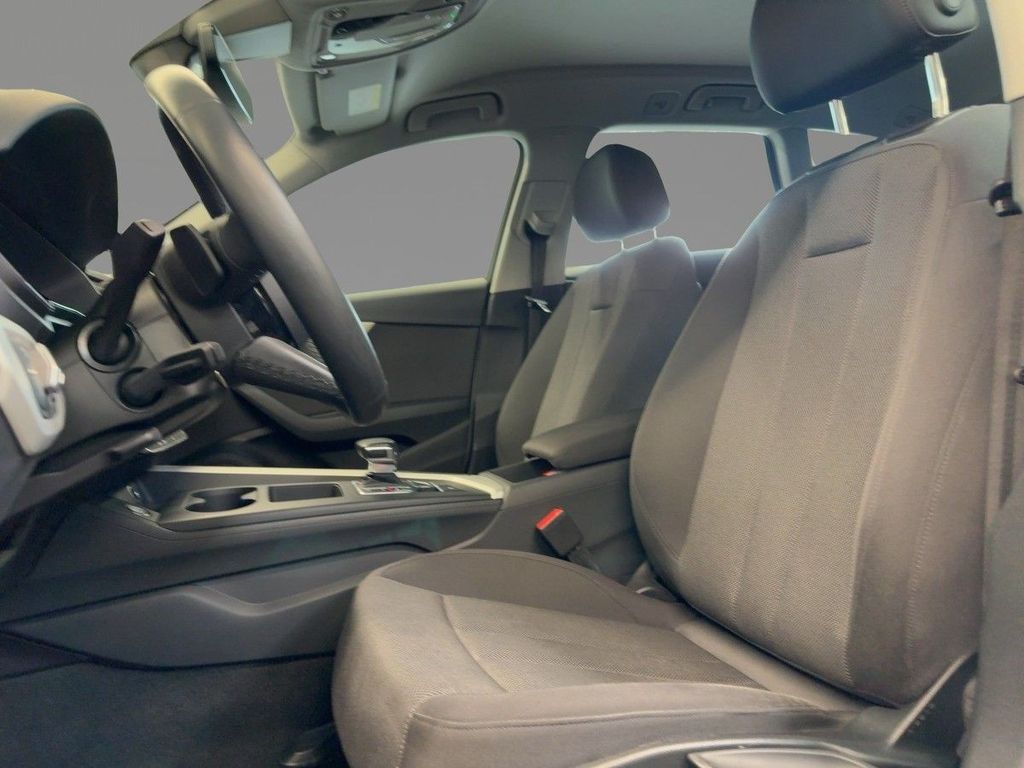 Audi A4 2023 г. Белый, пробег 44020 км
