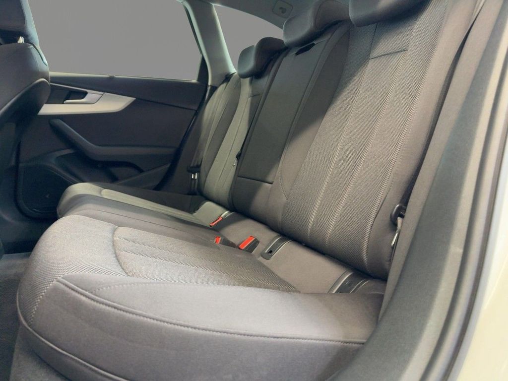 Audi A4 2023 г. Белый, пробег 44020 км