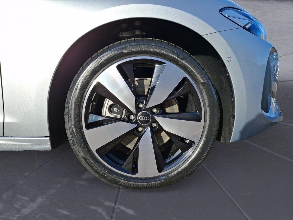Audi A5 2026 г. Серебристый, пробег 14950 км