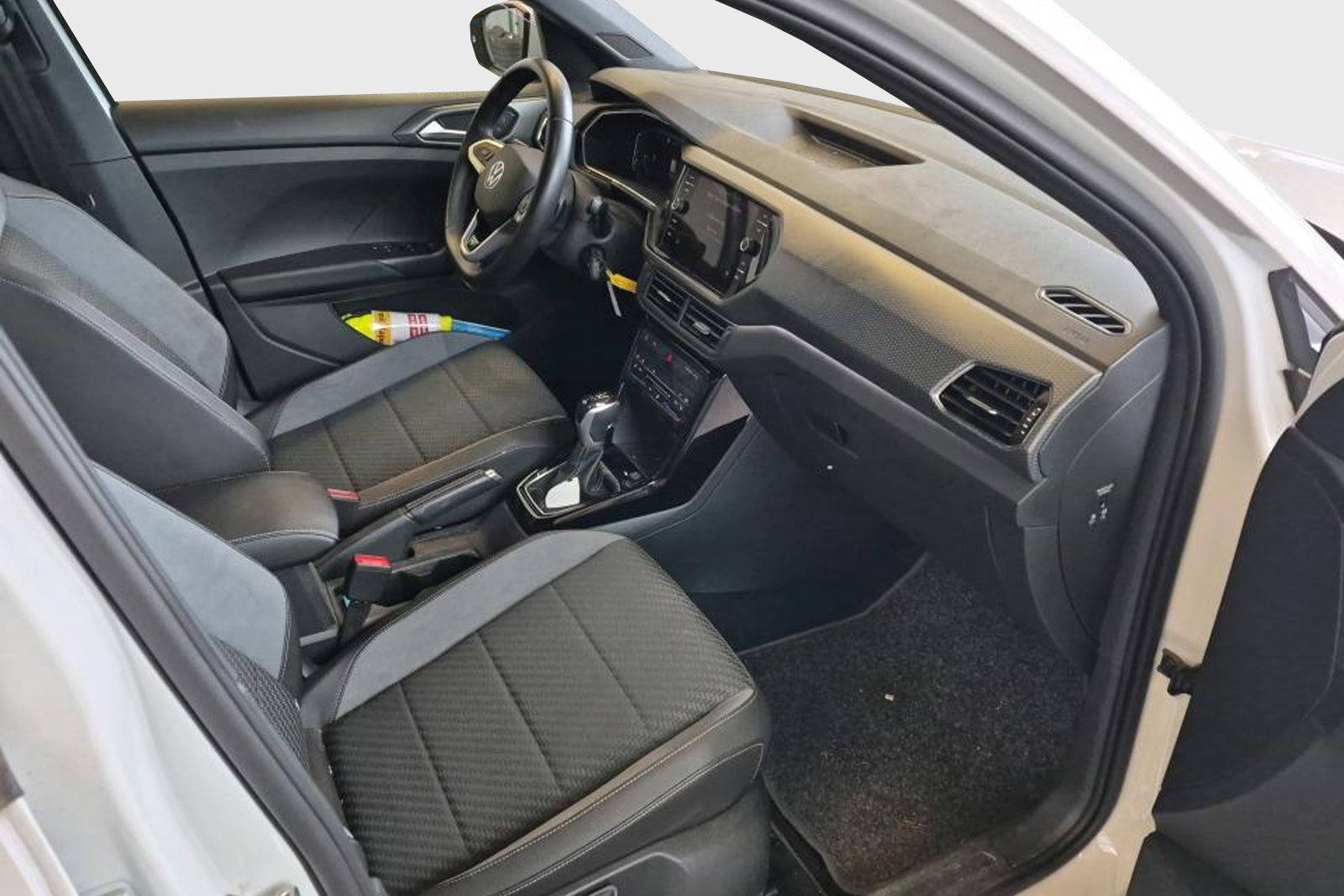 Volkswagen T-Cross 2022 г. Белый, пробег 25708 км