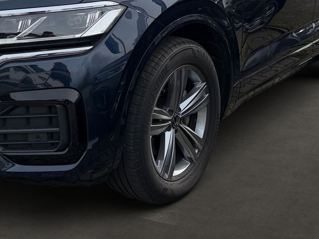Volkswagen Touareg 2023 г. Синий, пробег 45067 км