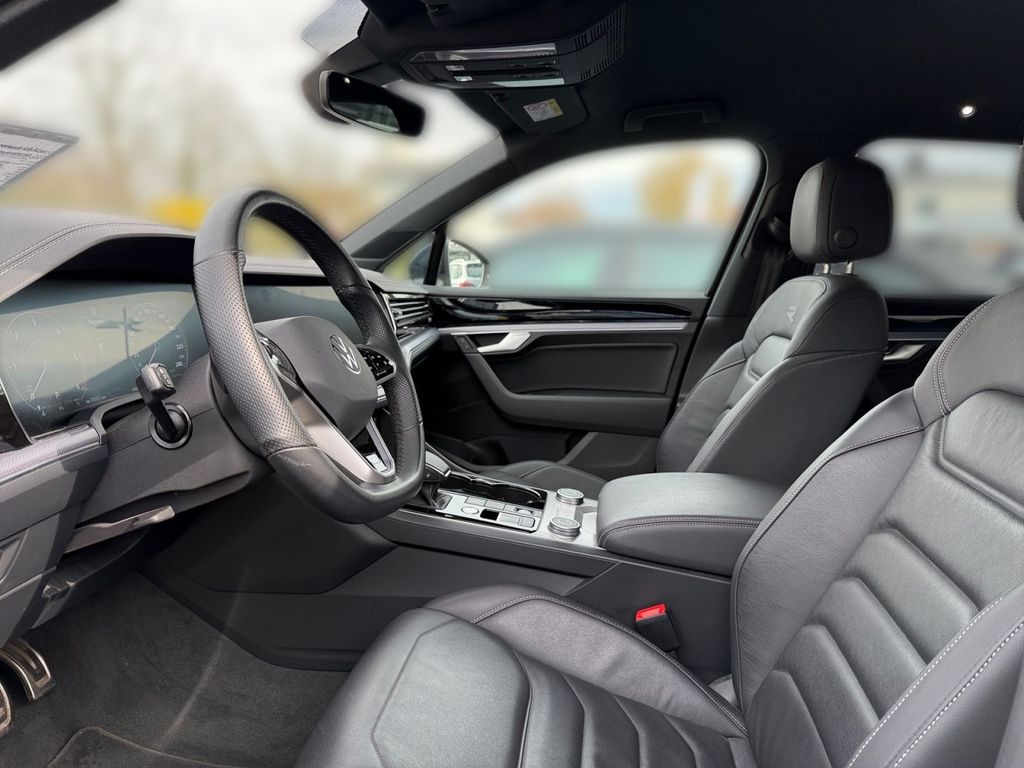 Volkswagen Touareg 2023 г. Синий, пробег 45067 км