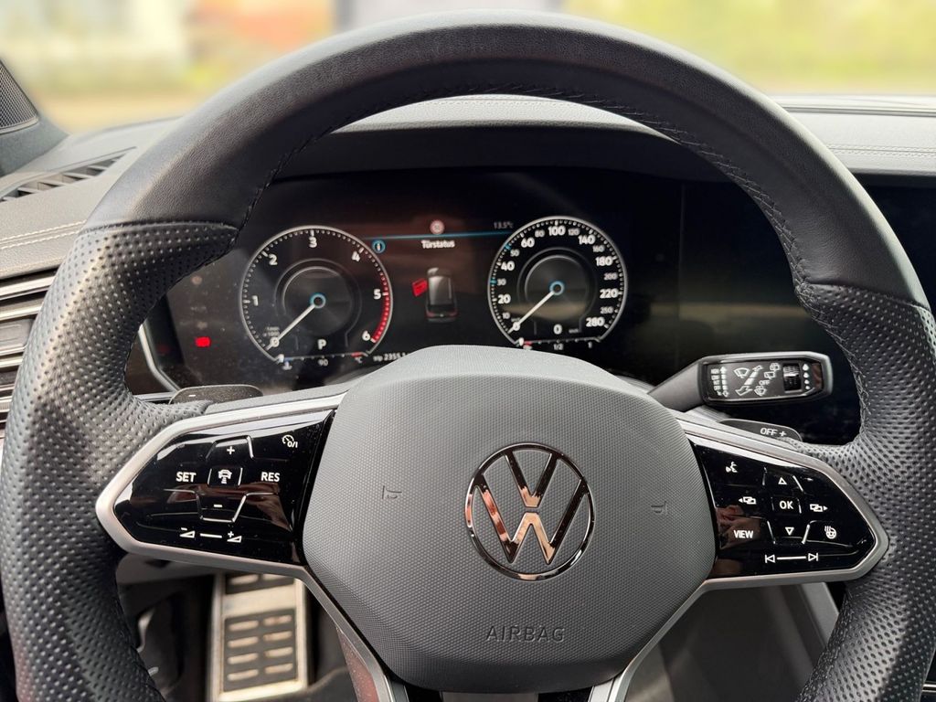 Volkswagen Touareg 2023 г. Синий, пробег 45067 км