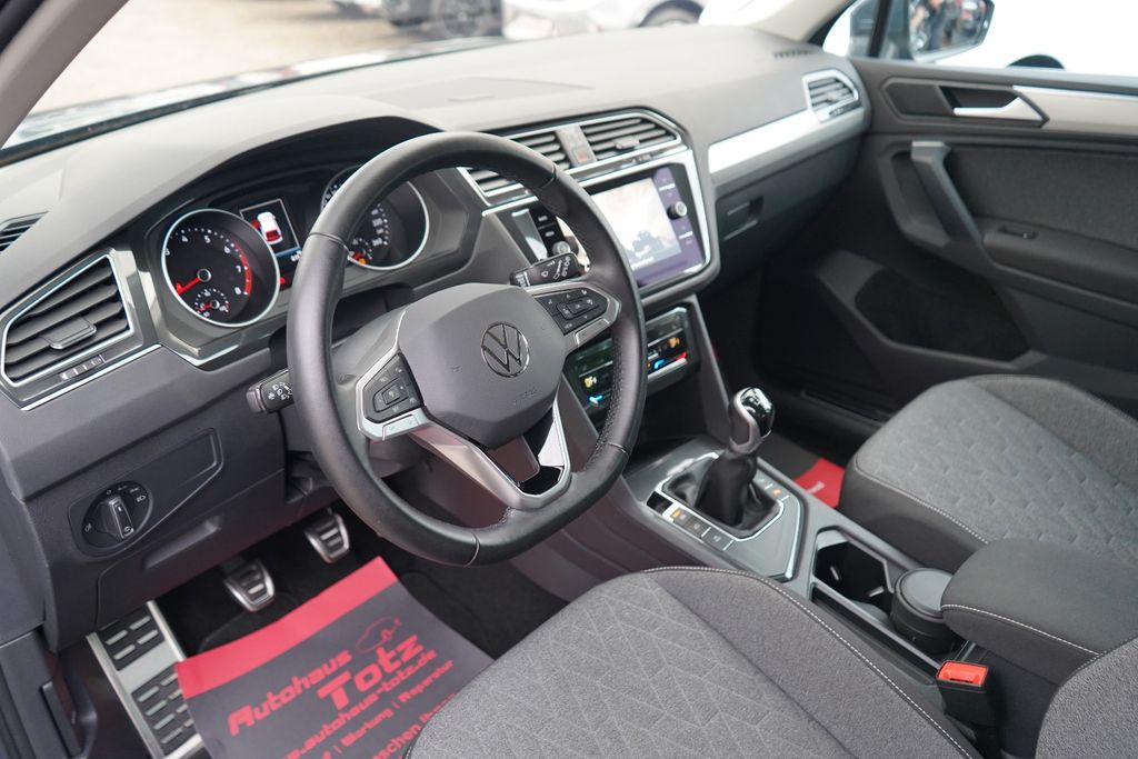 Volkswagen Tiguan 2023 г. Серый, пробег 48660 км