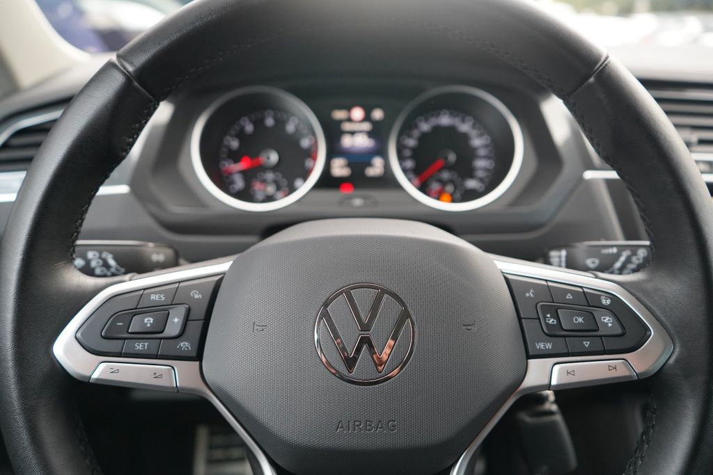 Volkswagen Tiguan 2023 г. Серый, пробег 48660 км