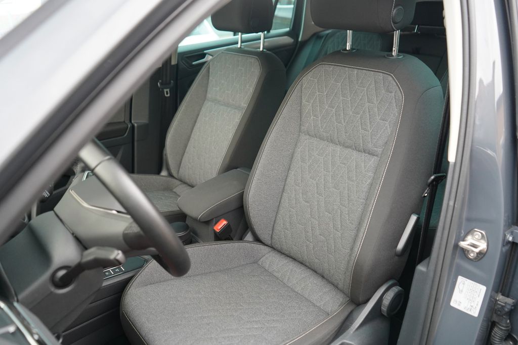 Volkswagen Tiguan 2023 г. Серый, пробег 48660 км