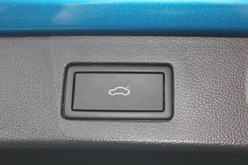 Volkswagen Arteon 2024 г. Синий, пробег 40238 км