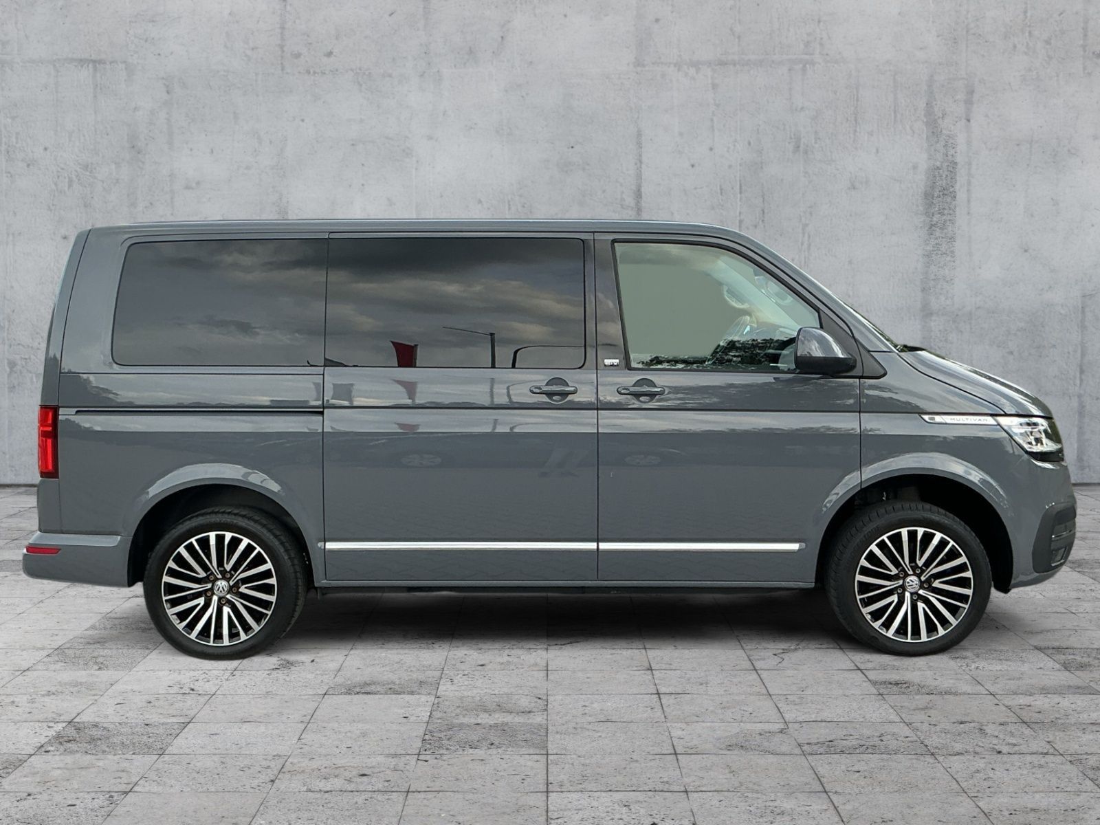 Volkswagen T6 MULTIVAN 2022 г. Белый, пробег 31821 км