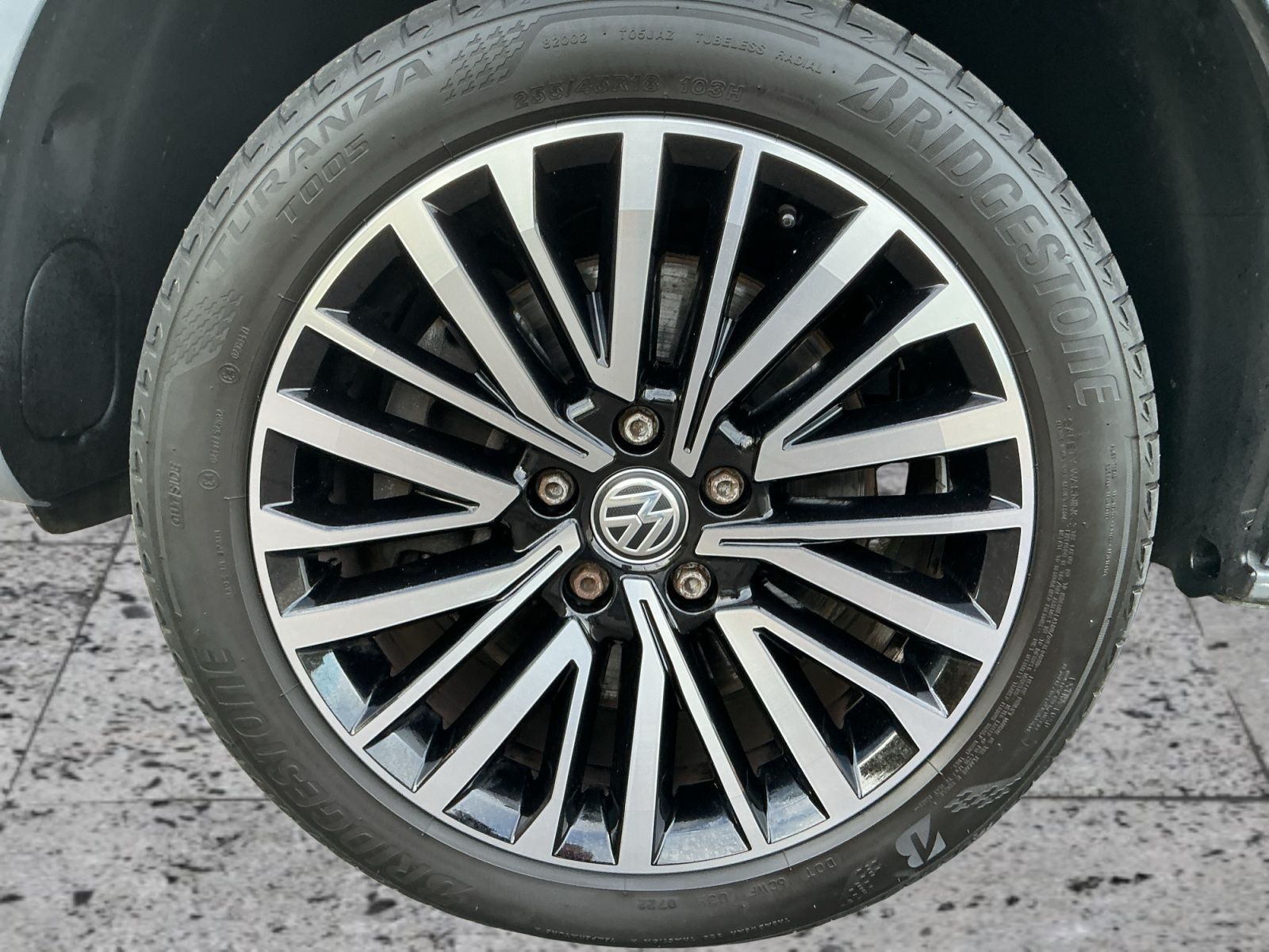 Volkswagen T6 MULTIVAN 2022 г. Белый, пробег 31821 км