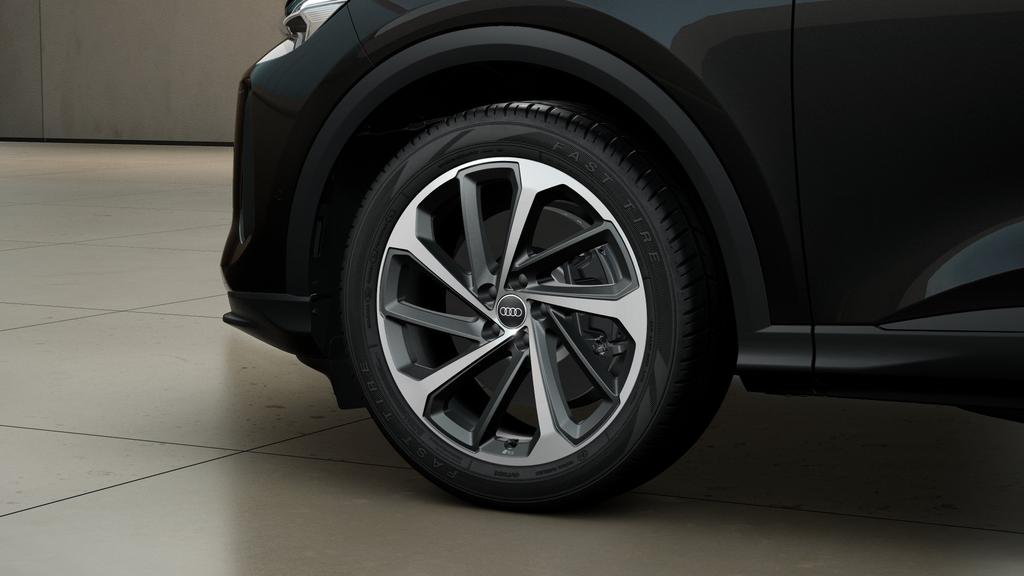 Audi Q5 2025 г. Чёрный, пробег 24103 км