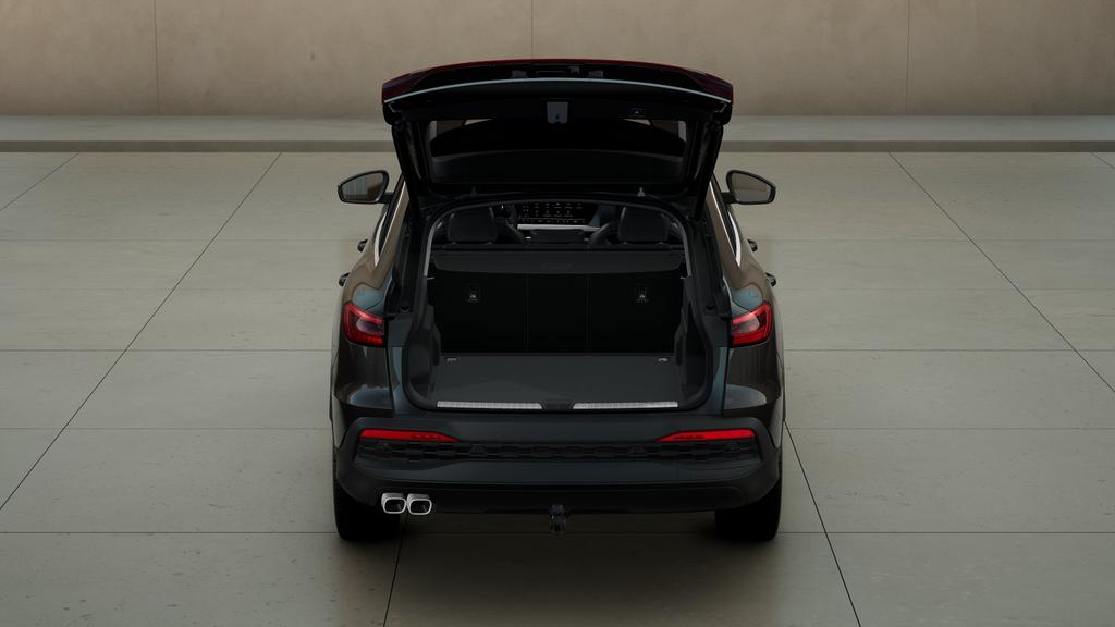 Audi Q5 2025 г. Чёрный, пробег 24103 км