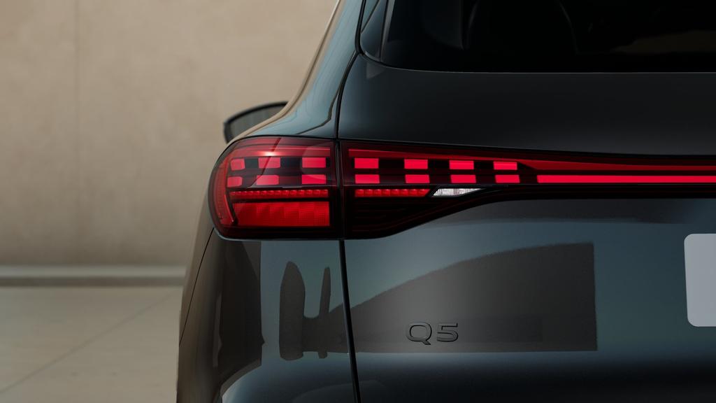 Audi Q5 2025 г. Чёрный, пробег 24103 км