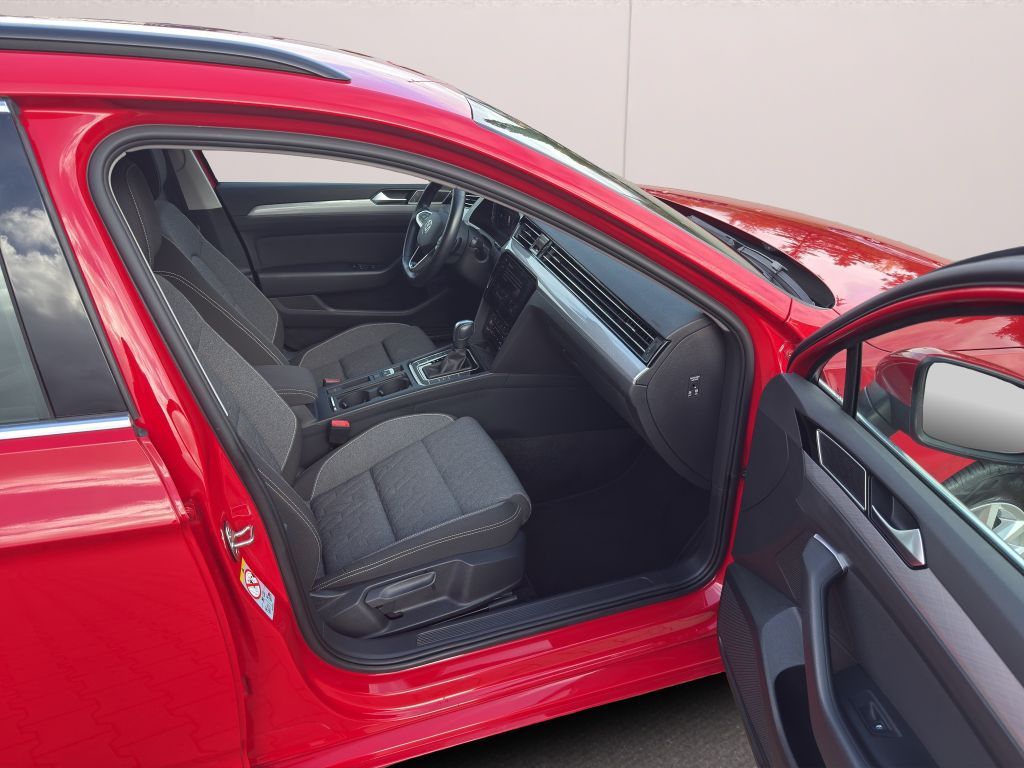 Volkswagen PASSAT VARIANT 2023 г. Красный, пробег 56779 км