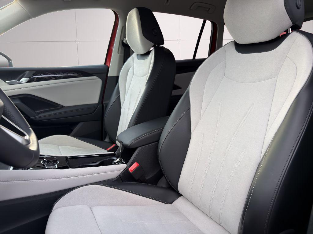 Volkswagen Tiguan 2025 г. Красный, пробег 11133 км