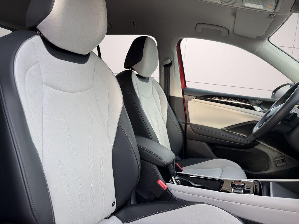 Volkswagen Tiguan 2025 г. Красный, пробег 11133 км