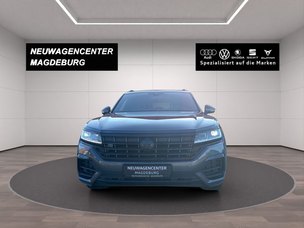 Volkswagen Touareg 2023 г. Серый, пробег 58867 км