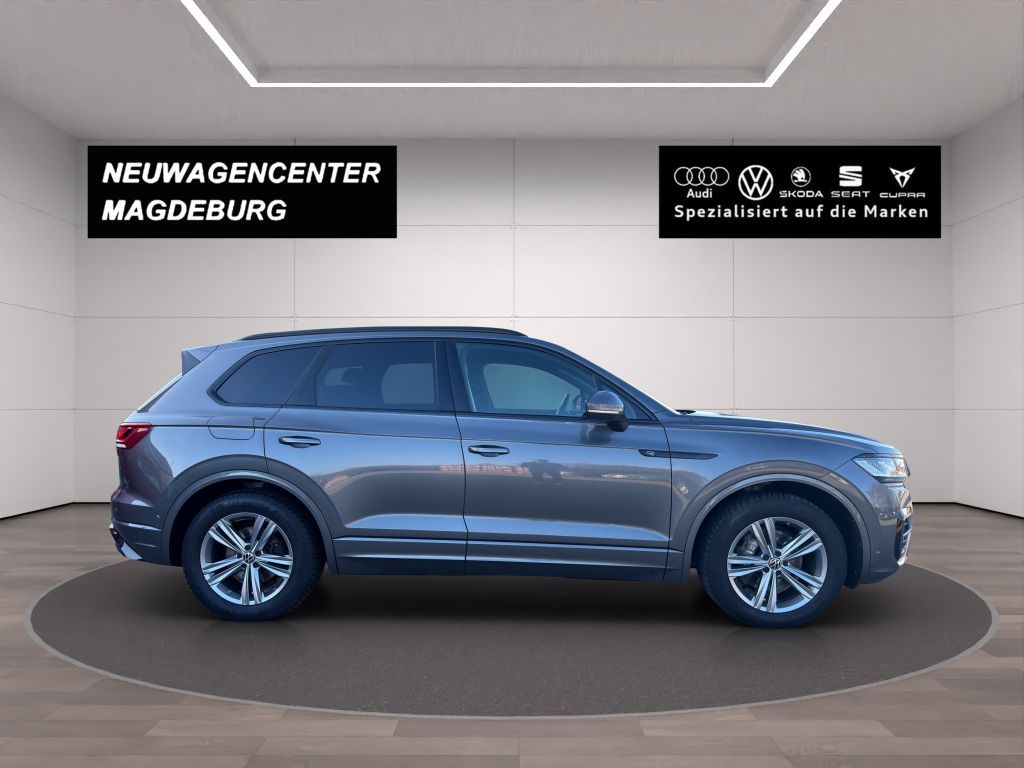 Volkswagen Touareg 2023 г. Серый, пробег 58867 км