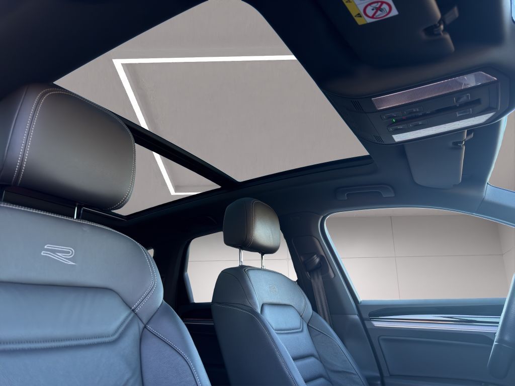 Volkswagen Touareg 2023 г. Серый, пробег 58867 км