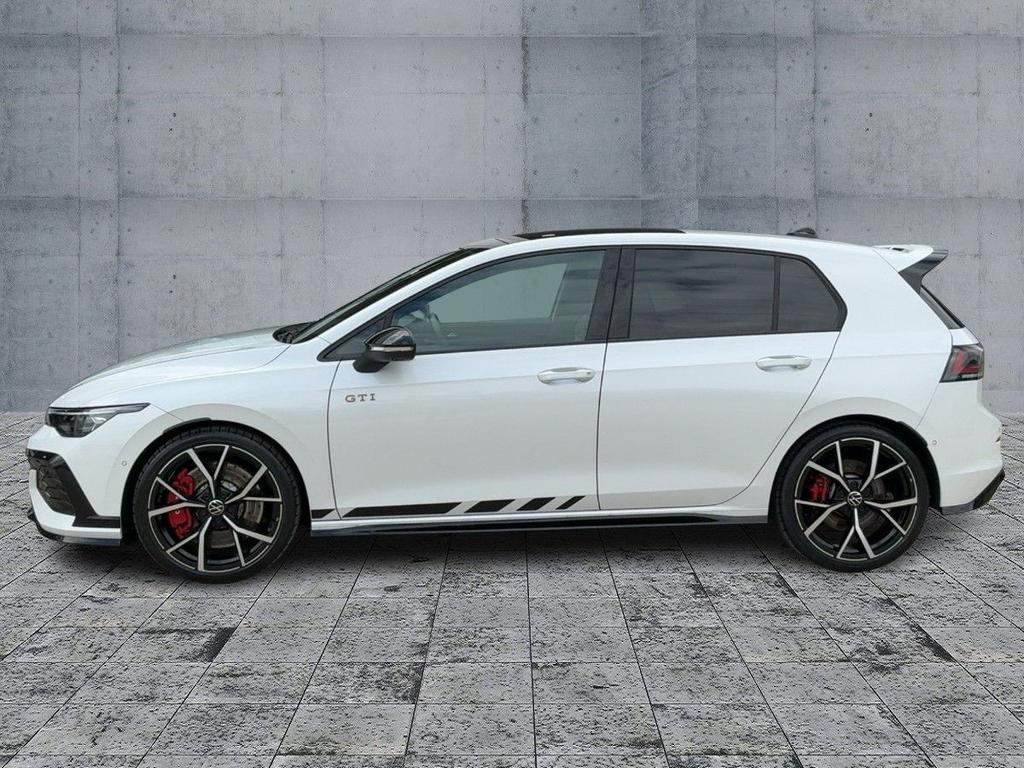 Volkswagen Golf 2025 г. Белый, пробег 12168 км