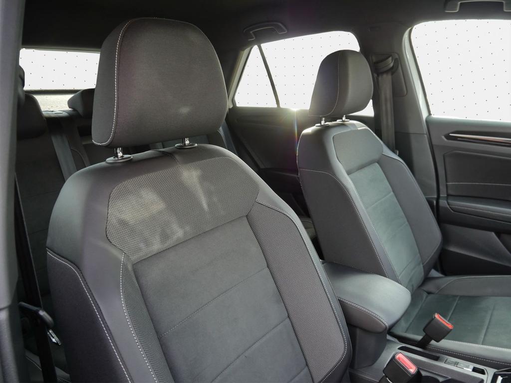 Volkswagen T-Roc 2023 г. Белый, пробег 51500 км