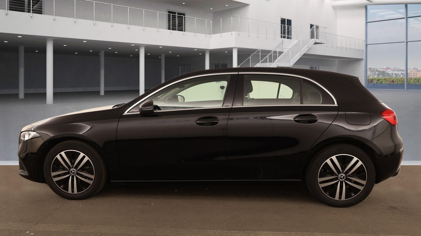 Mercedes-Benz A 200 2022 г. Чёрный, пробег 52412 км