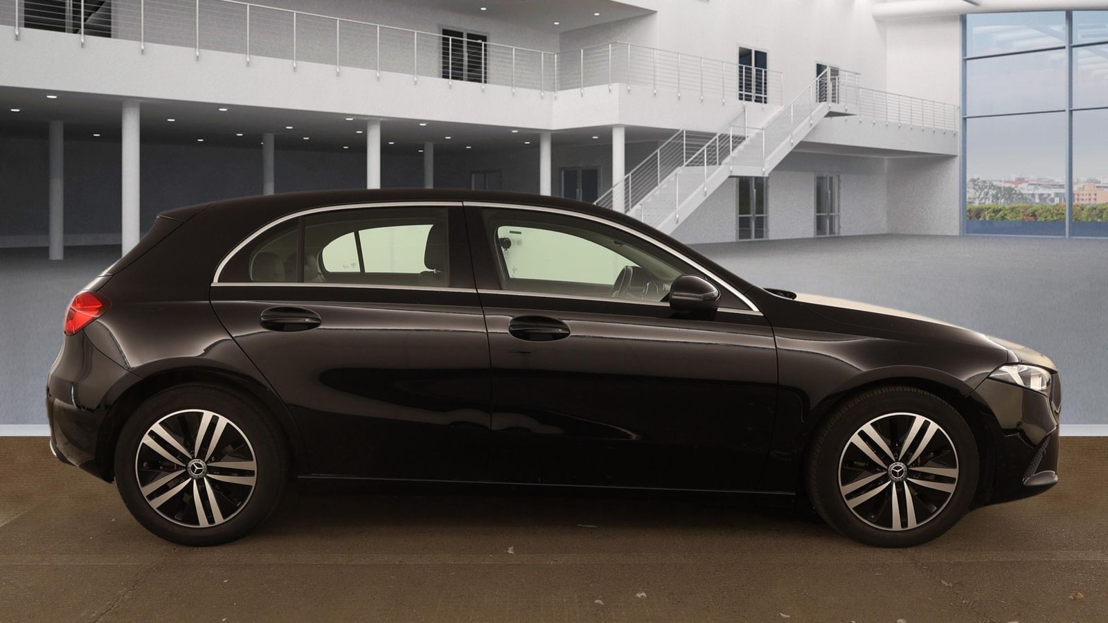 Mercedes-Benz A 200 2022 г. Чёрный, пробег 52412 км