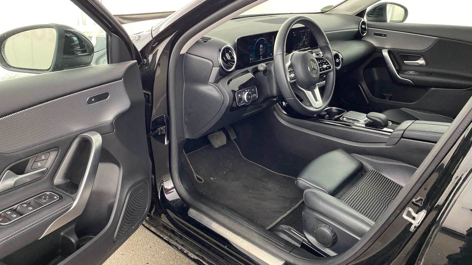 Mercedes-Benz A 200 2022 г. Чёрный, пробег 52412 км
