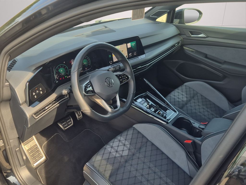 Volkswagen Golf 2024 г. Синий, пробег 22449 км